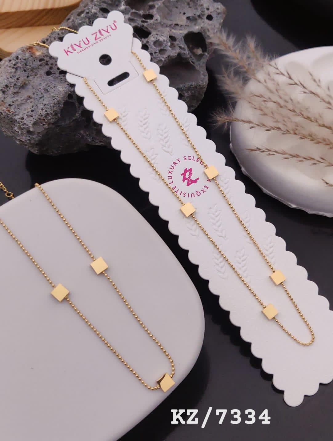 Kiyu Jiyu 18 K Gold-Plated Pendant Necklace – Elegant &amp; Timeless