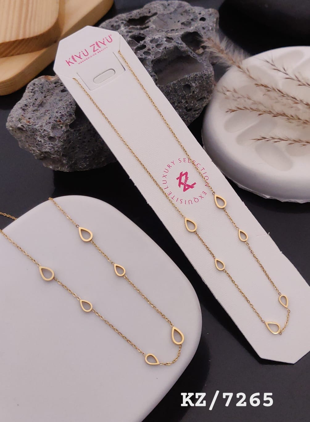 Kiyu Jiyu 18 K Gold-Plated Pendant Necklace – Elegant &amp; Timeless