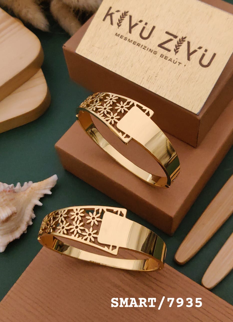 Kiyu Ziyu 18K Gold Plated Anti-Tarnish Bangle