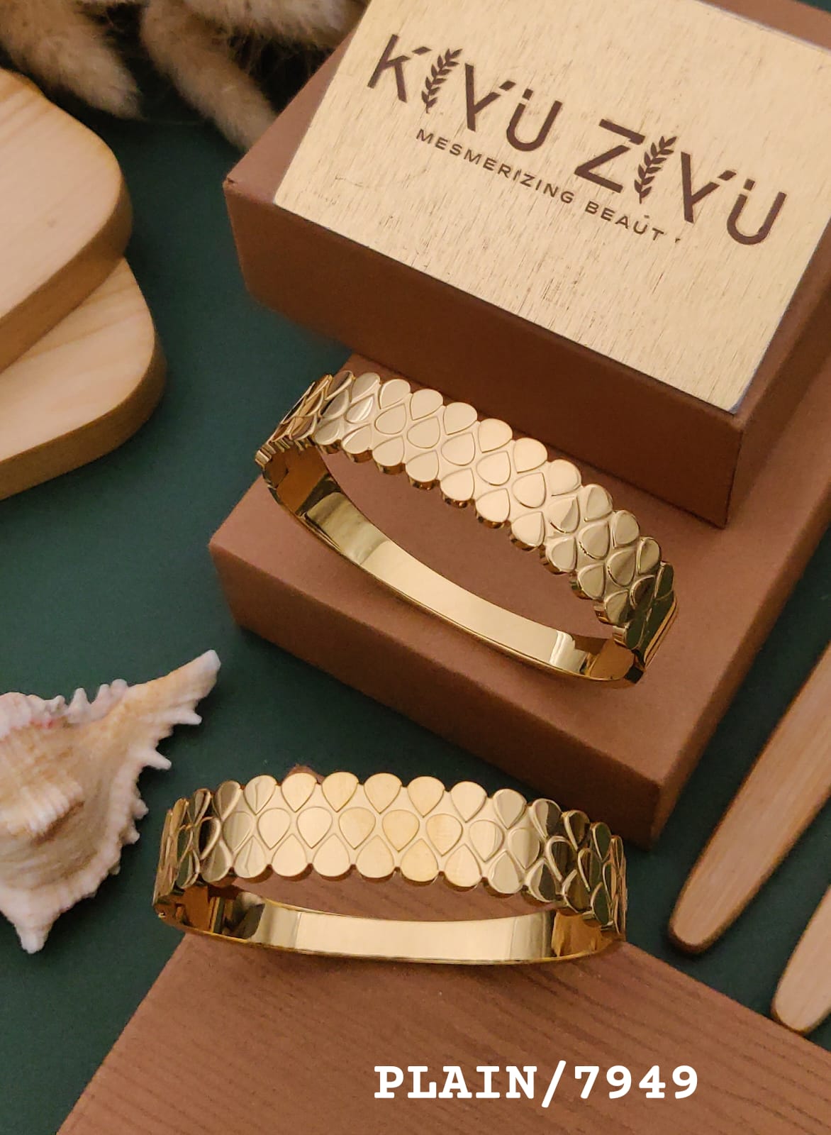 Kiyu Ziyu 18K Gold Plated Anti-Tarnish Bangle.