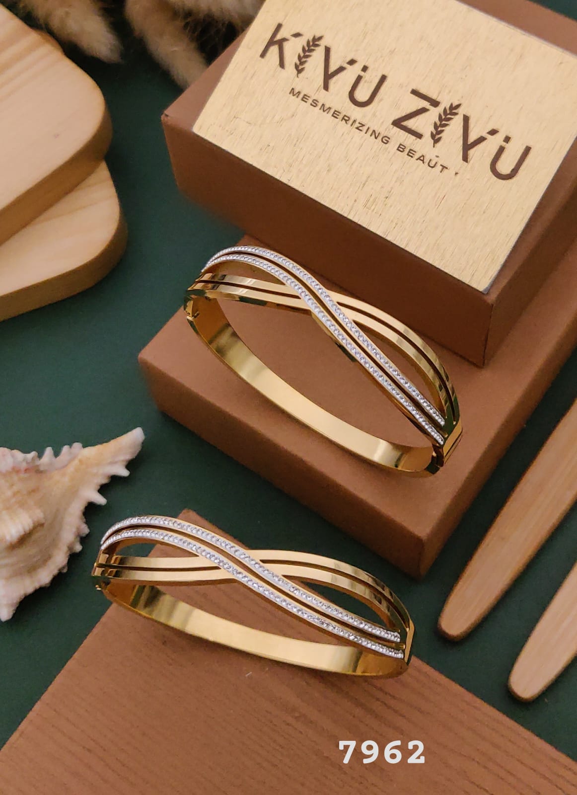 Kiyu Ziyu 18K Gold Plated Anti-Tarnish Bangle.