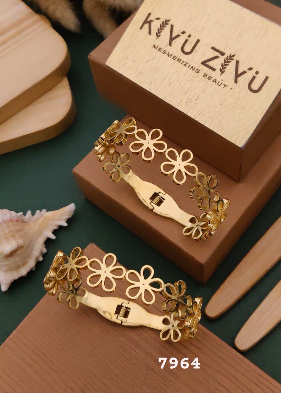 Kiyu Ziyu 18K Gold Plated Anti-Tarnish Bangle.
