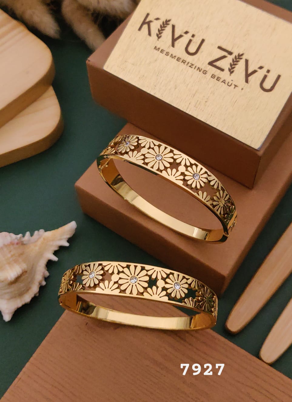 Kiyu Ziyu 18K Gold Plated Anti-Tarnish Bangle.
