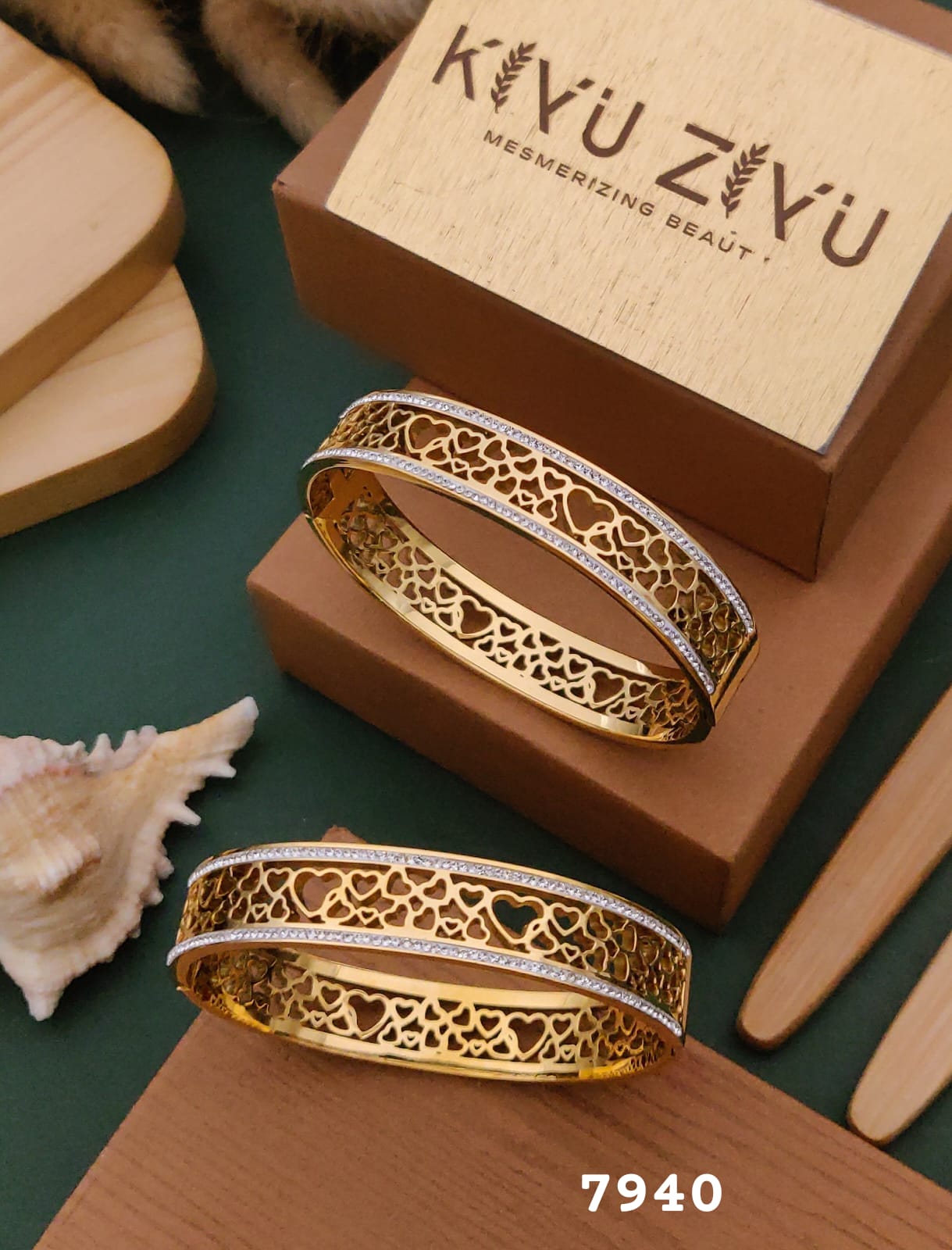Kiyu Ziyu 18K Gold Plated Anti-Tarnish Bangle.