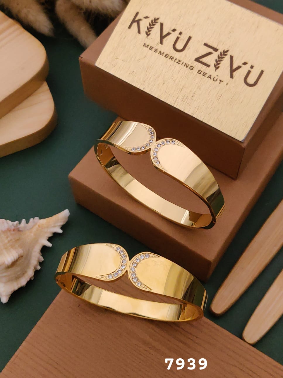 Kiyu Ziyu 18K Gold Plated Anti-Tarnish Bangle.
