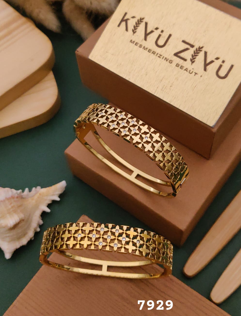Kiyu Ziyu 18K Gold Plated Anti-Tarnish Bangle.