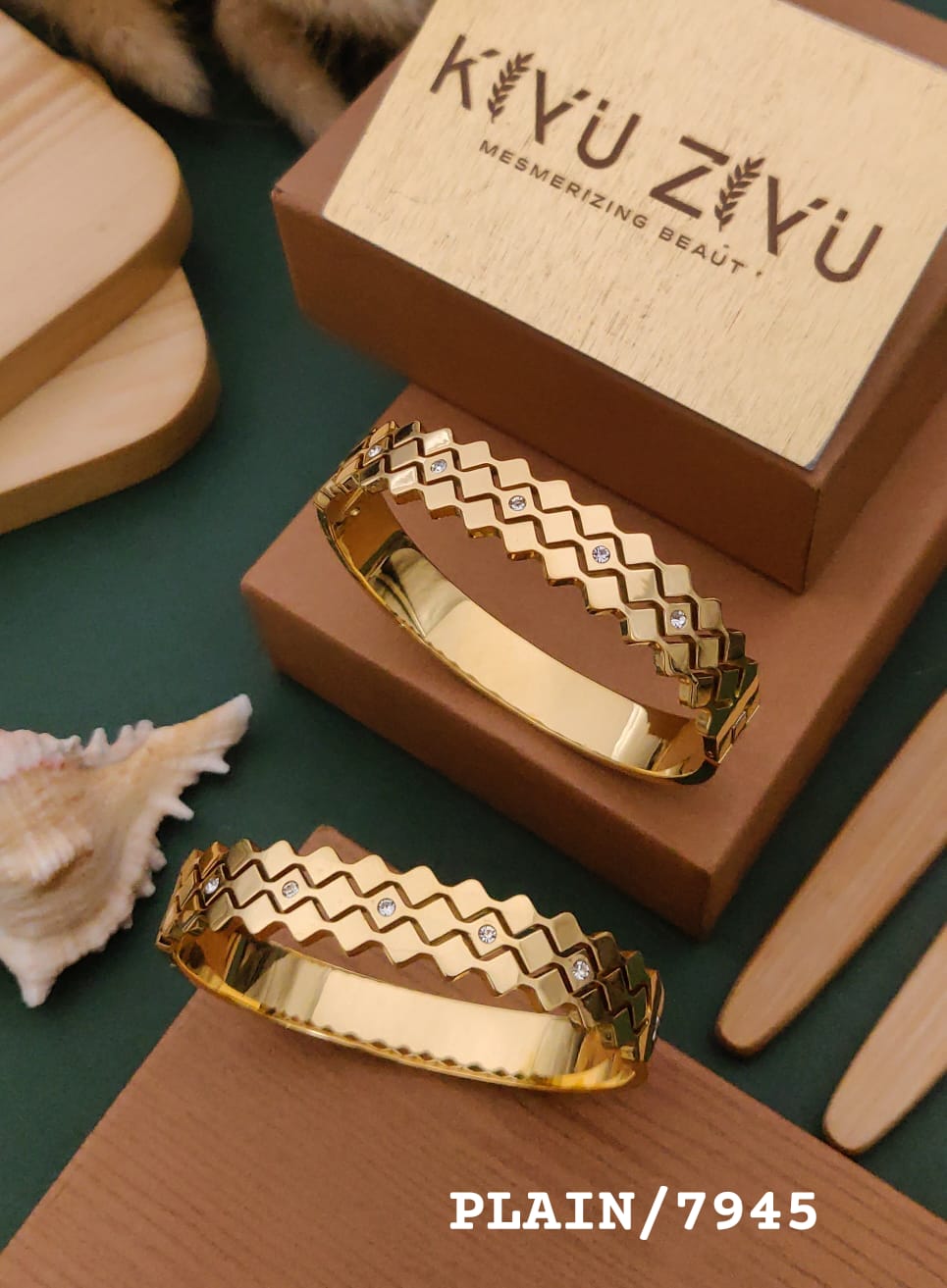 Kiyu Ziyu 18K Gold Plated Anti-Tarnish Bangle.