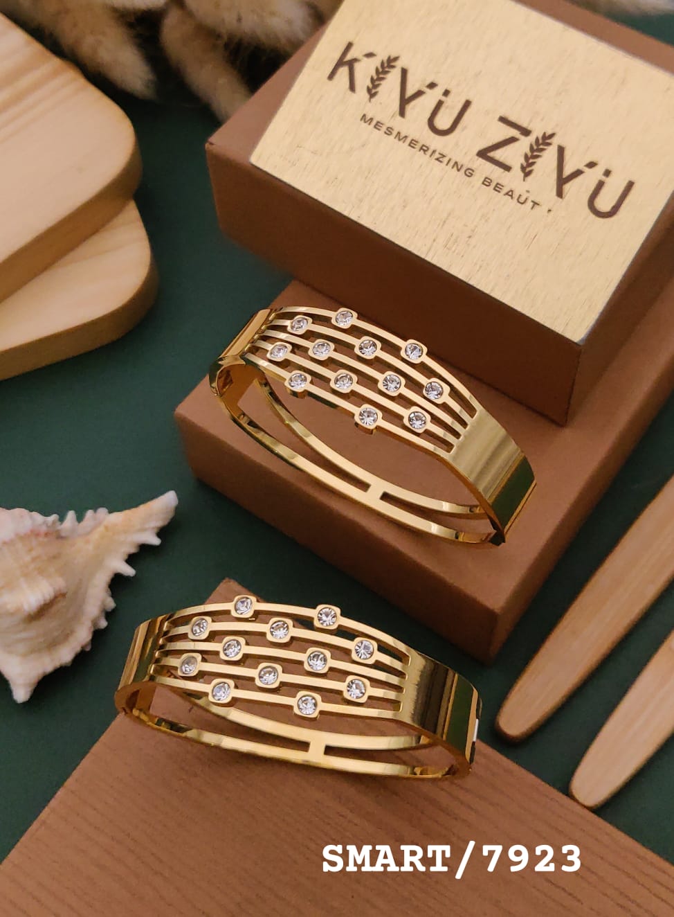Kiyu Ziyu 18K Gold Plated Anti-Tarnish Bangle.