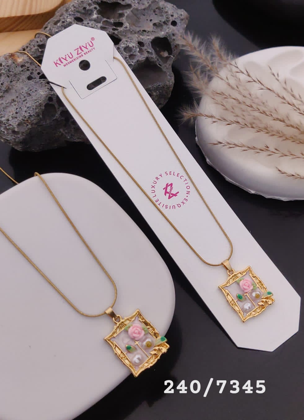 Kiyu Jiyu 18 K Gold-Plated Pendant Necklace – Elegant &amp; Timeless