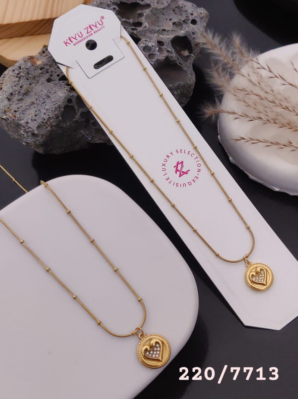 Kiyu Jiyu 18 K Gold-Plated Pendant Necklace – Elegant &amp; Timeless