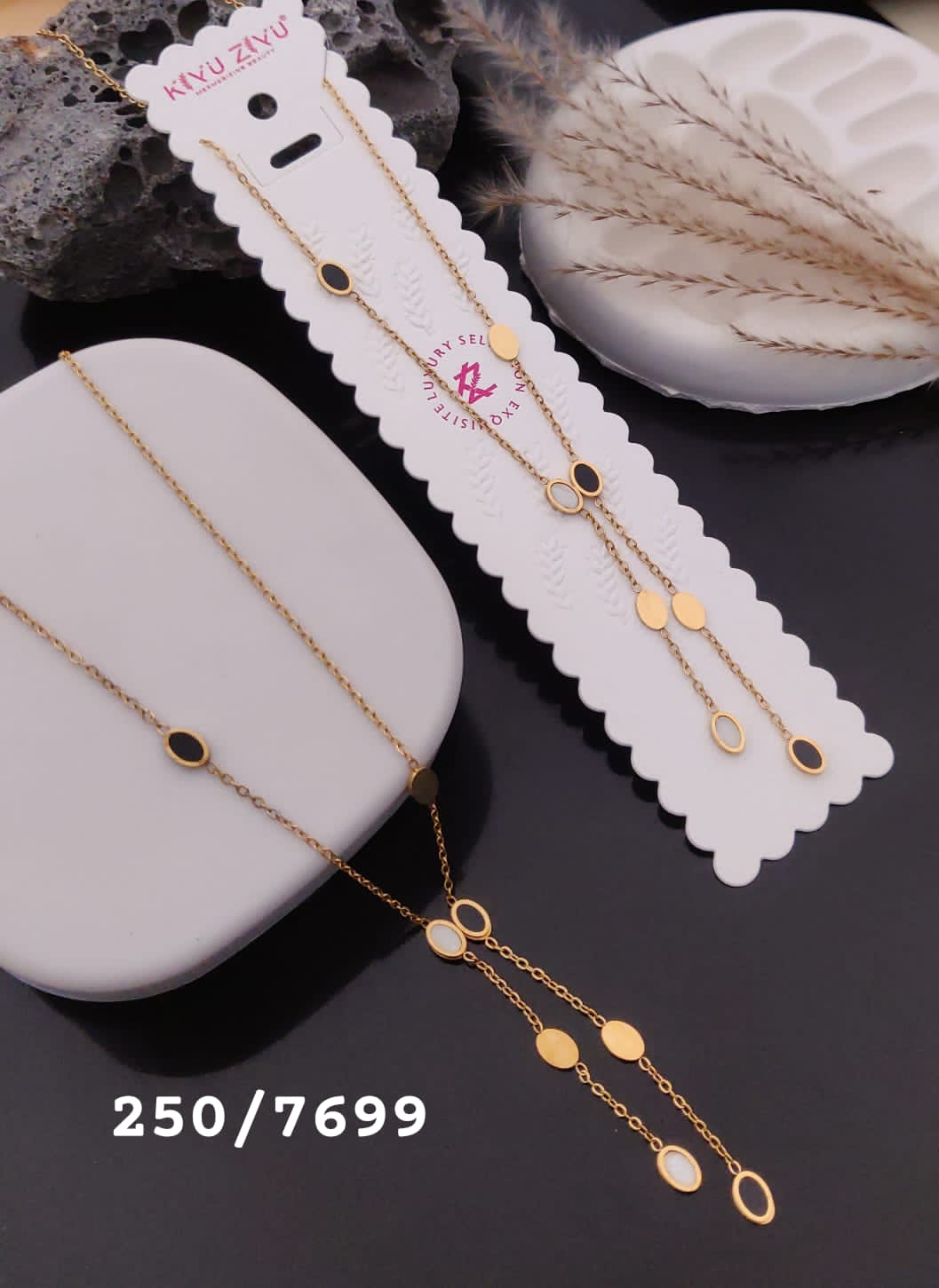 Kiyu Jiyu 18 K Gold-Plated Pendant Necklace – Elegant &amp; Timeless