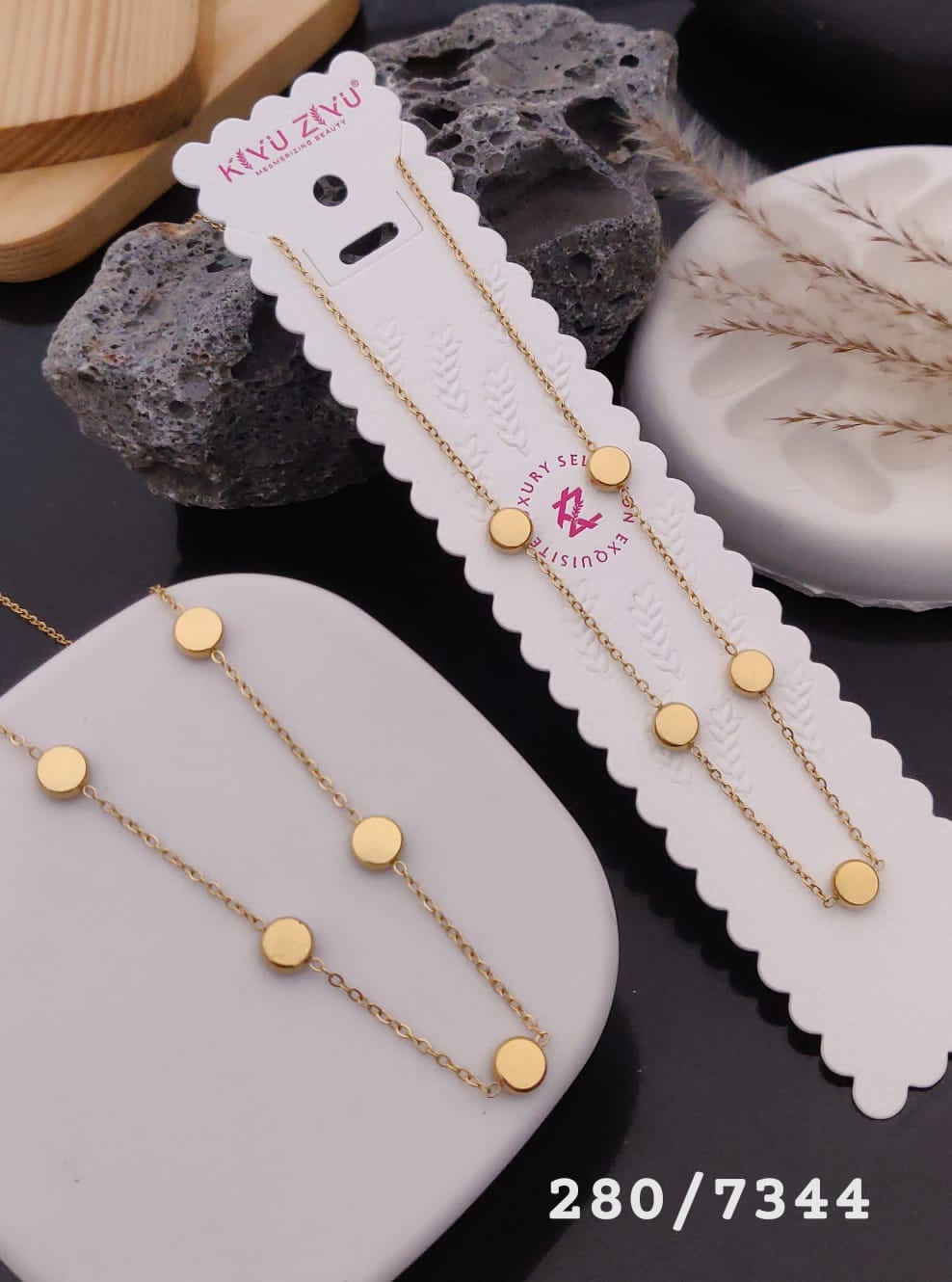 Kiyu Jiyu 18 K Gold-Plated Pendant Necklace – Elegant &amp; Timeless